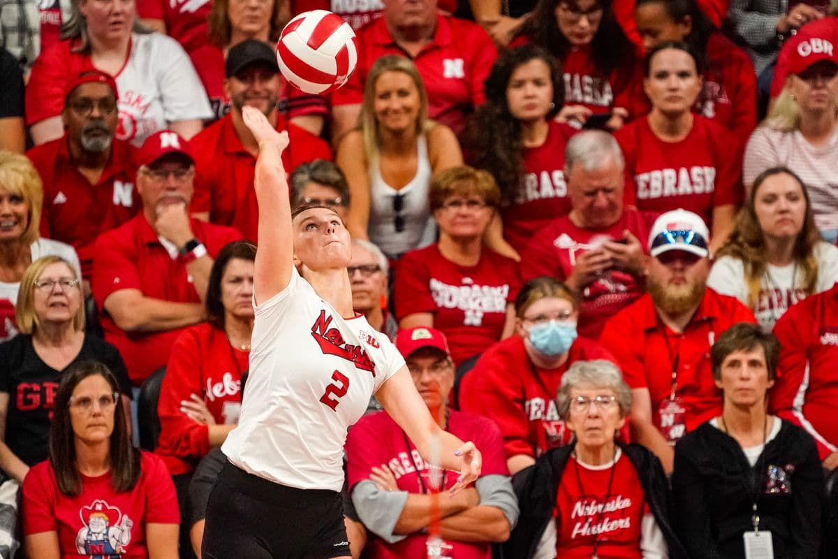 Nebraska Beats Minnesota, Remains Perfect